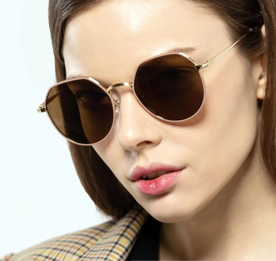 Chic Brown Sunglasses with Metal Frame - UV400 Protection and Stylish Design