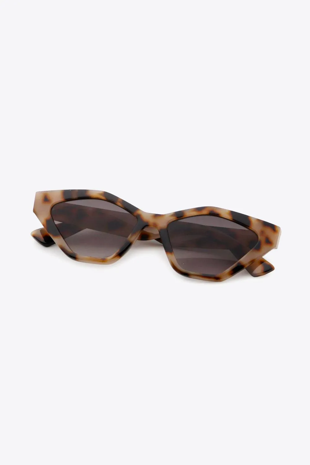 Chic Cat Eye Sunglasses with UV400 Protection and Durable Polycarbonate Frame