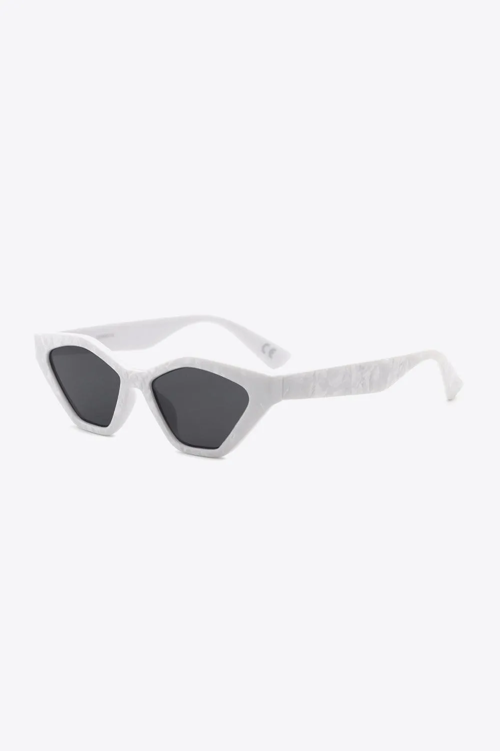 Chic Cat Eye Sunglasses with UV400 Protection and Durable Polycarbonate Frame