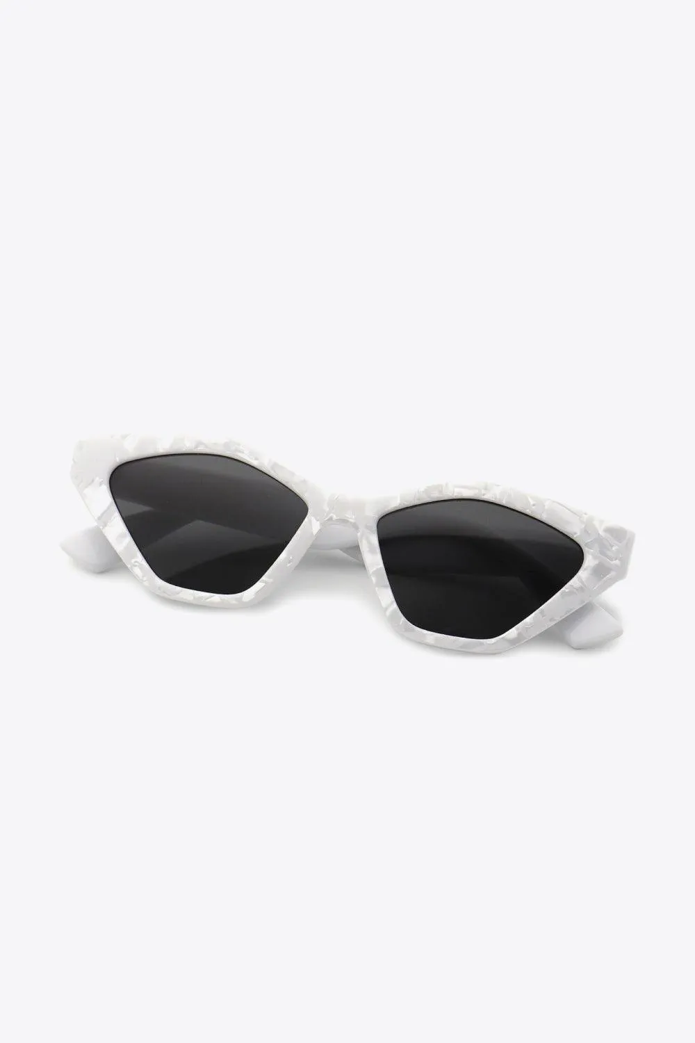 Chic Cat Eye Sunglasses with UV400 Protection and Durable Polycarbonate Frame