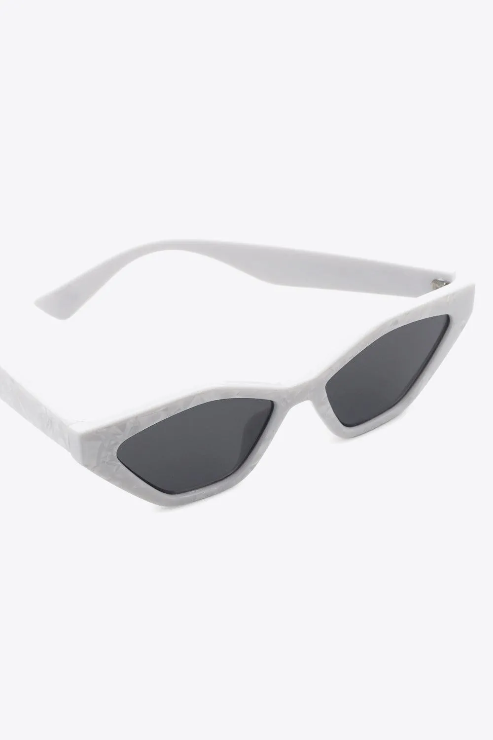 Chic Cat Eye Sunglasses with UV400 Protection and Durable Polycarbonate Frame
