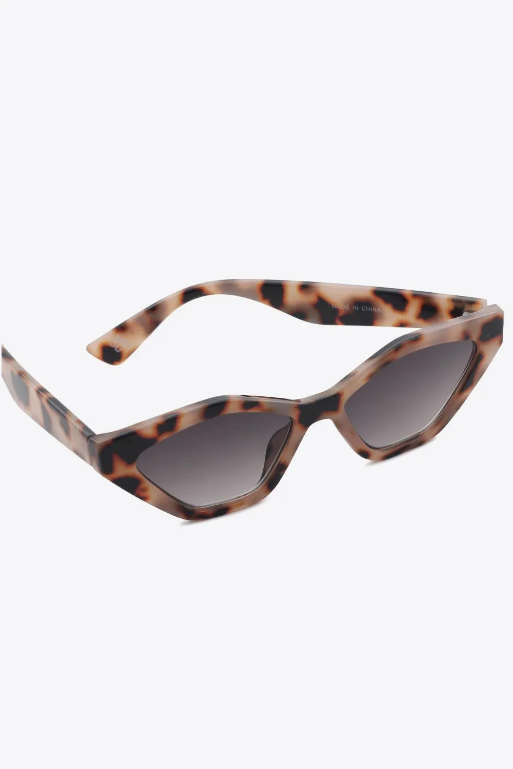 Chic Cat Eye Sunglasses with UV400 Protection and Durable Polycarbonate Frame